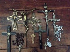 Sammlung von Kruzifixen
