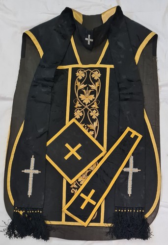 Schwarzes messgewand ihs - schwarzes,